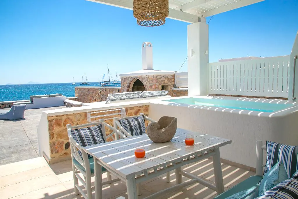 SUITE WITH JACUZZI Room, Aegean Melody Suites, Santorini