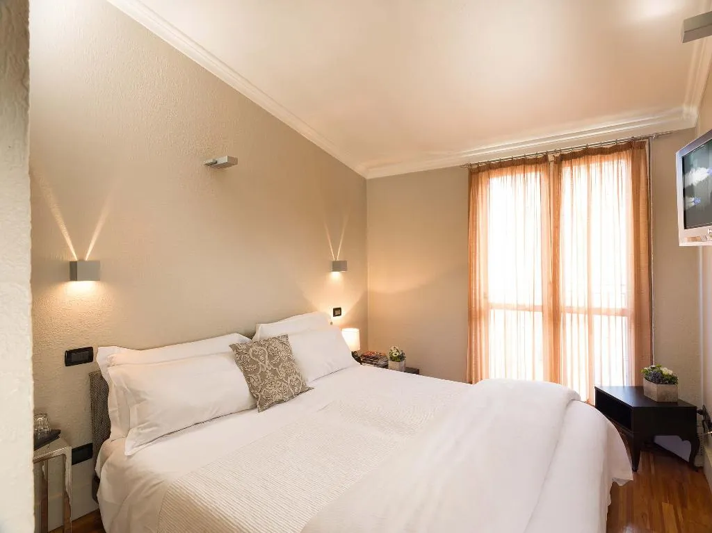 JUNIOR SUITE CAPACITY 1 Room, TownHouse 12, Milan