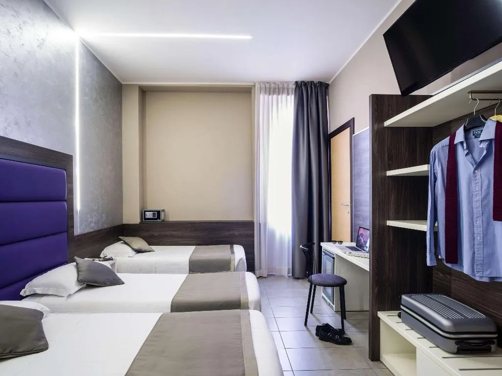 QUADRUPLE STANDARD Room, Ibis Styles Milano Centro, Milan