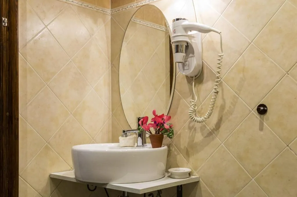 Room, Dulcis In Fundo, Rome
