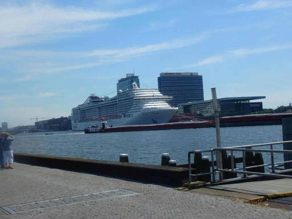 Sports and Entertainment, Hotel Isis, Amsterdam