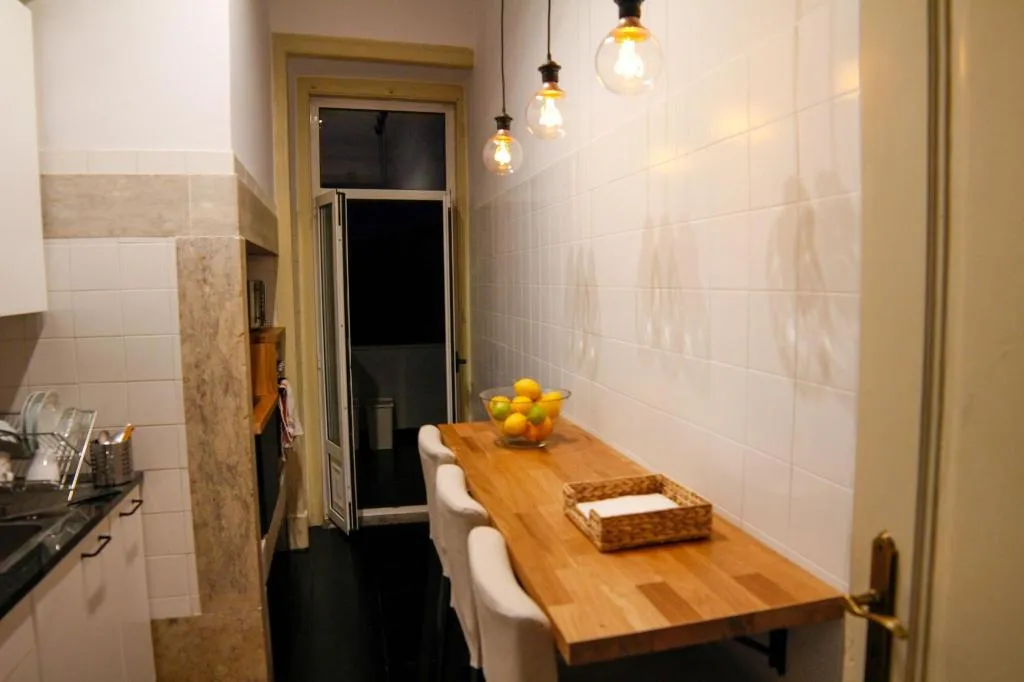 Room, Dukostel, Lisbon