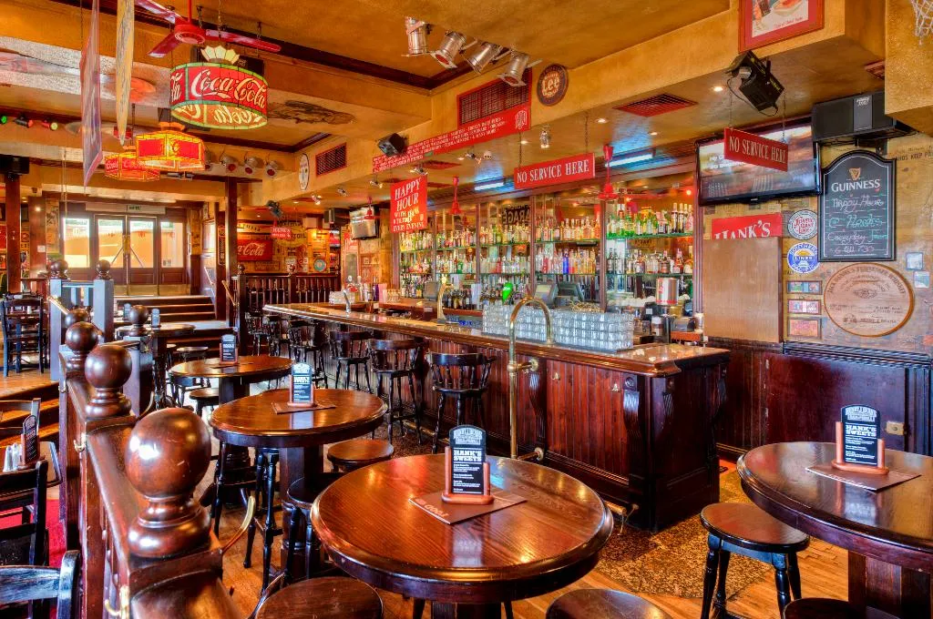 Bar, Verdi St Georges Bay Marina, Malta