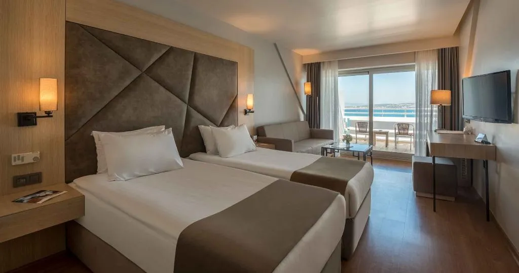 DOUBLE SINGLE USE DELUXE LAND VIEW Room, Altin Yunus Resort & Thermal Hotel, Izmir