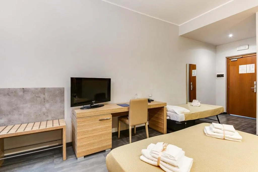 TRIPLE CLASSIC DOUBLE BED Room, Phi Hotel Garden Area Roma Eur, Rome