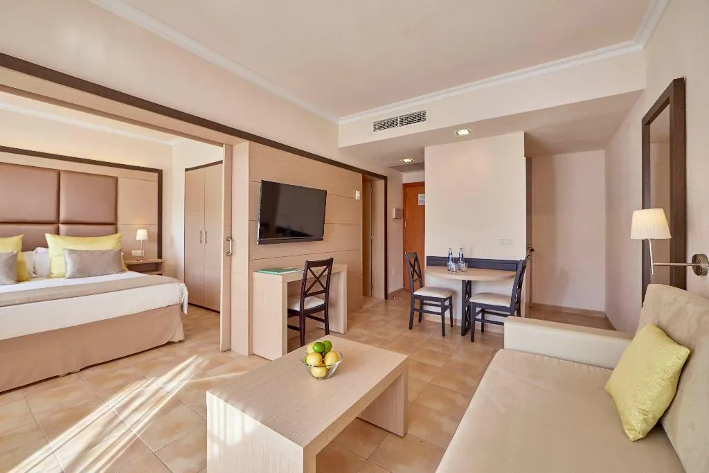 APARTMENT SUPERIOR Room, Zafiro Cala Mesquida, Majorca