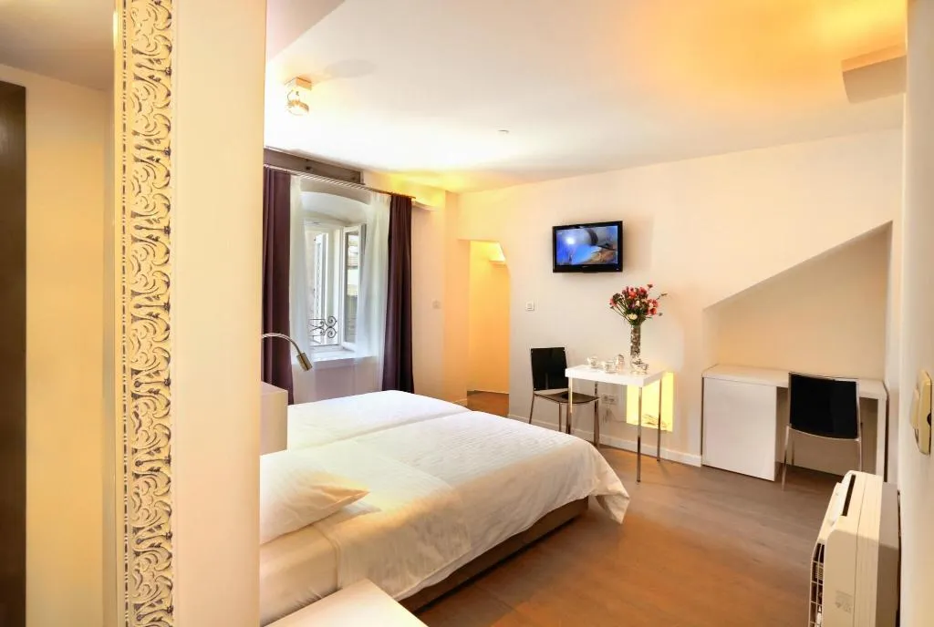 Double or Twin SUPERIOR CITY VIEW Room, La Porta Luxury Rooms, Split