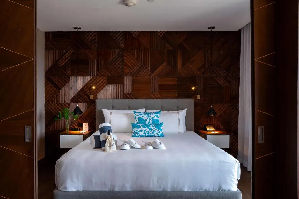 SUITE PARTIAL OCEAN VIEW KING BED Room, The Fives Downtown Hotel, Curio by Hilton, Playa Del Carmen