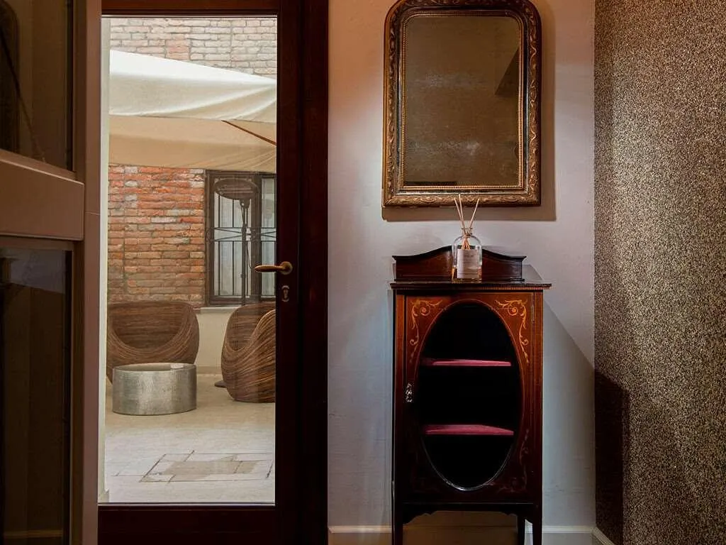 Bar, Sonder Salute Palace, Venice