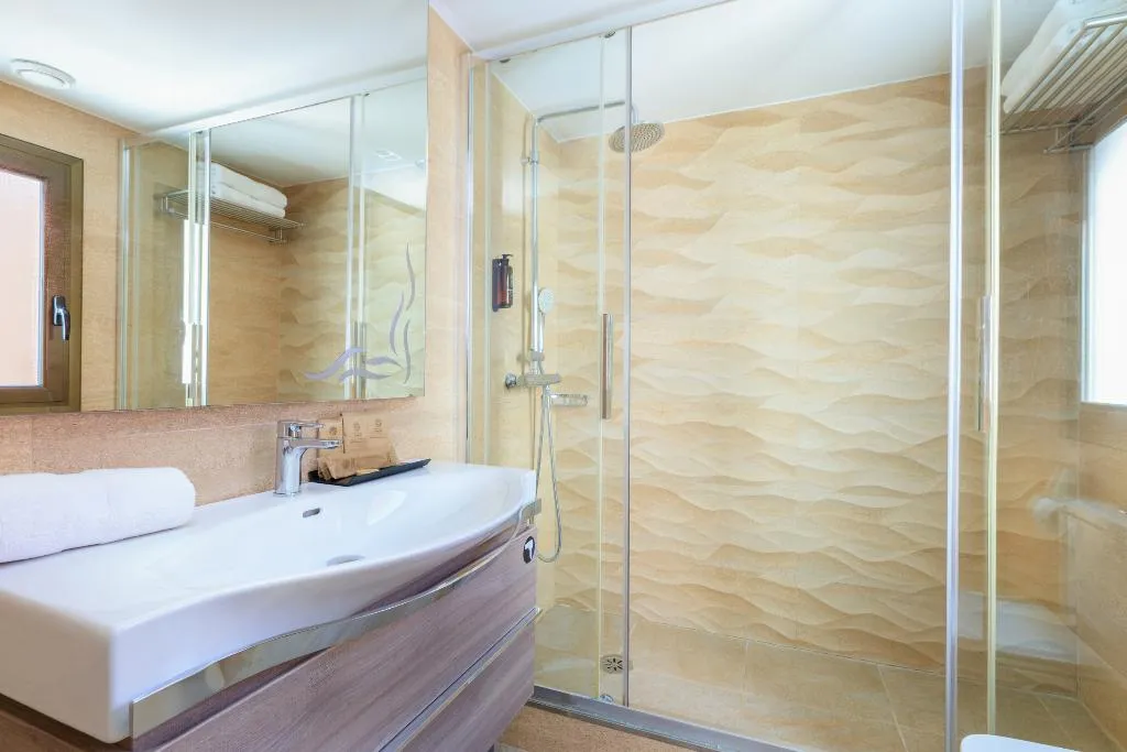 TRIPLE STANDARD Room, Hotel Gotico, Barcelona