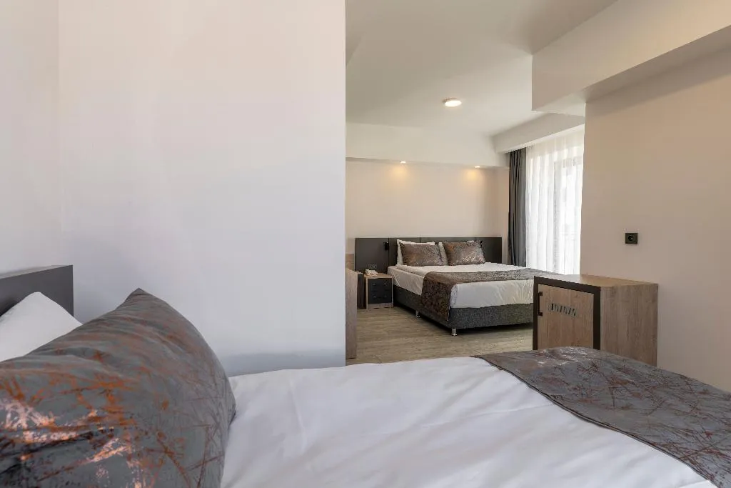 TRIPLE THREE BEDROOMS ONE BATHROOM Room, Irenic Hotel, Antalya