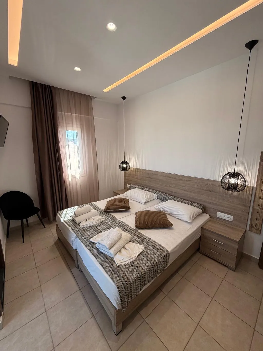 Double or Twin STANDARD Room, Villa Livadaros, Santorini