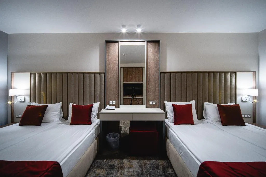 QUADRUPLE TWO QUEEN BEDS Room, Saint George hotel & Spa, Bourgas