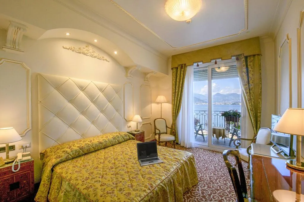 Double or Twin DELUXE LAKE VIEW Room, Astoria, Milan