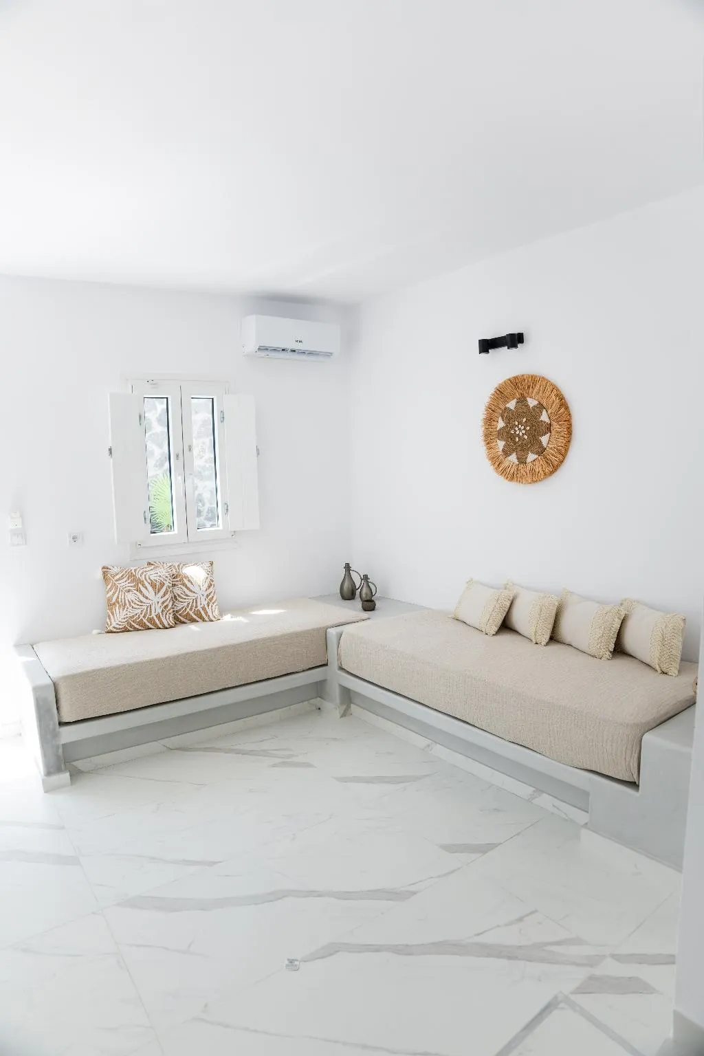 QUADRUPLE STANDARD Room, Kýma Perissa, Santorini