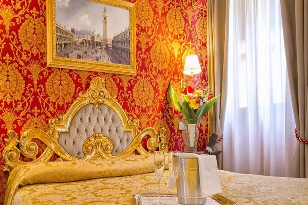 Room, Residenza Goldoni, Venice
