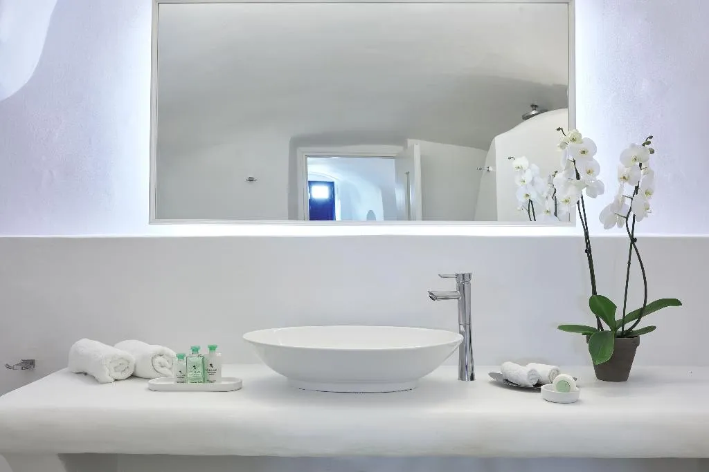 JUNIOR SUITE SEA VIEW Room, Katikies Chromata Santorini - The Leading Hotels, Santorini