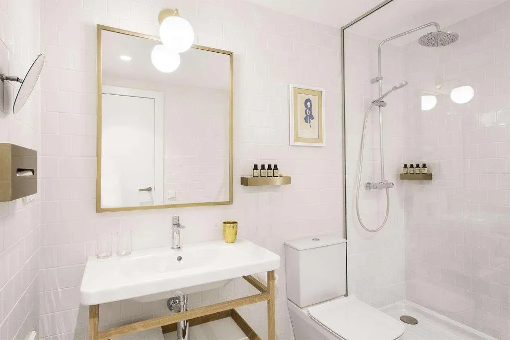 Room, Midmost Barcelona, Barcelona