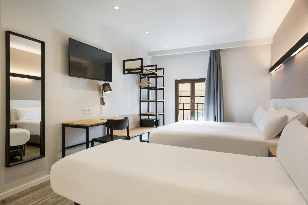 TRIPLE STANDARD Room, Acta bcn 40, Barcelona