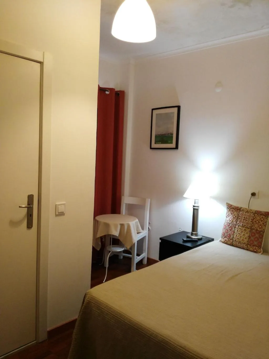 Room, A Ponte, Lisbon