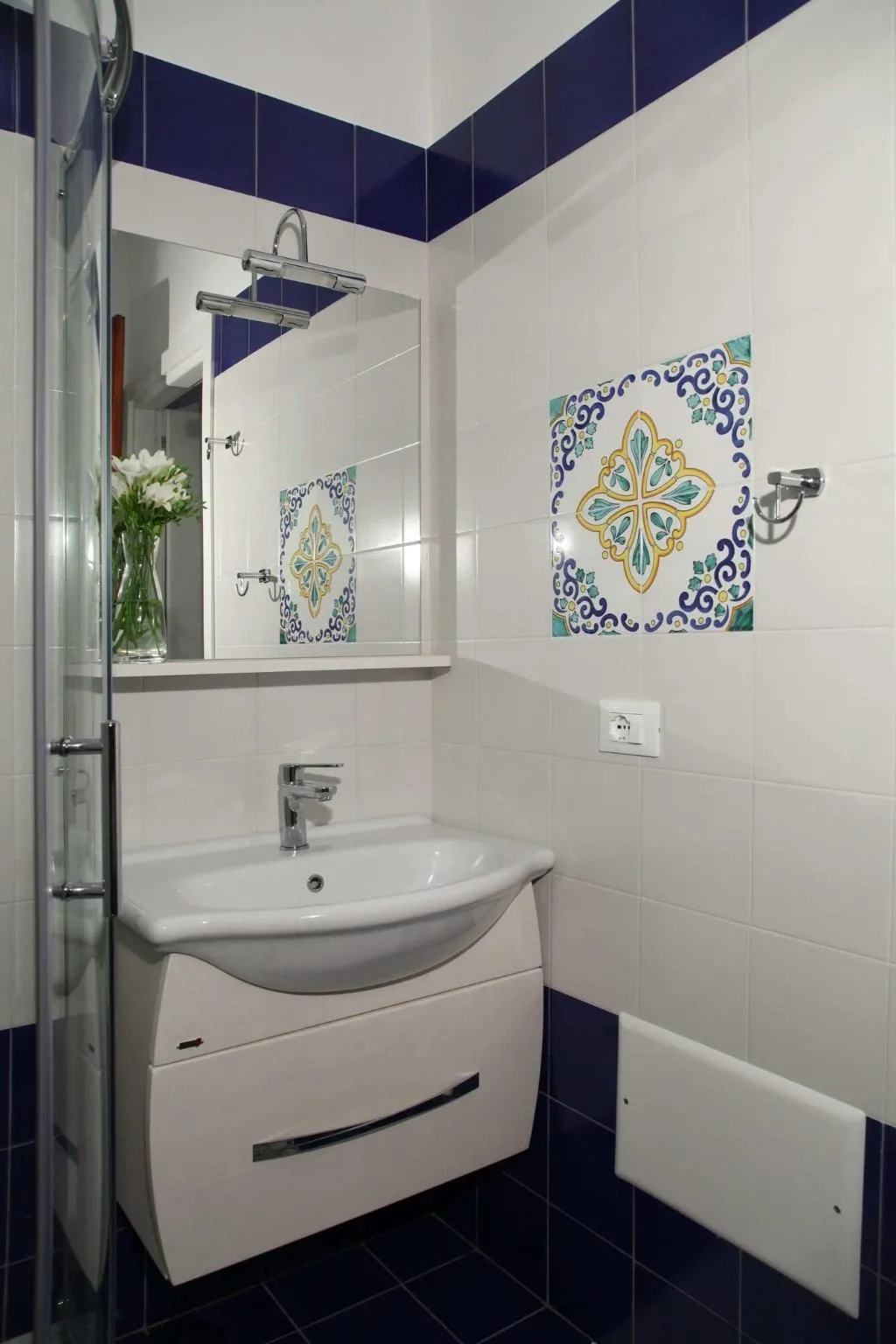 Room, The Reef, Naples