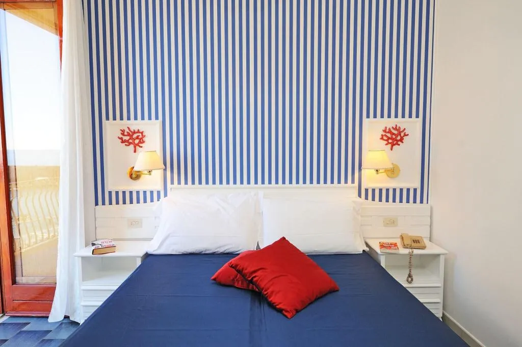 Double or Twin PARTIAL OCEAN VIEW Room, La Bussola, Naples