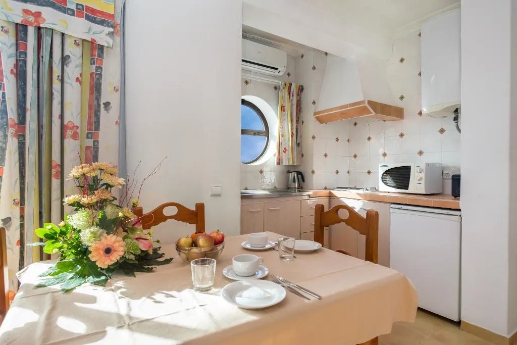 APARTMENT ONE BEDROOM Room, Mirachoro Portimao, Algarve