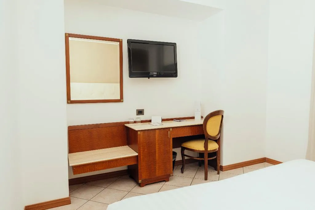 Double or Twin basement Room, Grand Hotel Telese, Naples