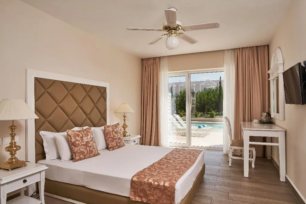 JUNIOR SUITE STANDARD Room, Sandy Villas, Corfu