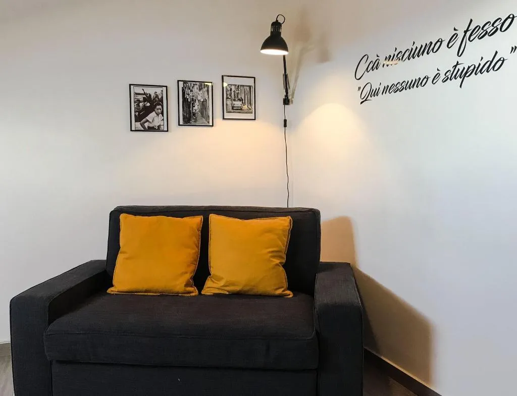 Room, Na Bona Nuttata, Naples