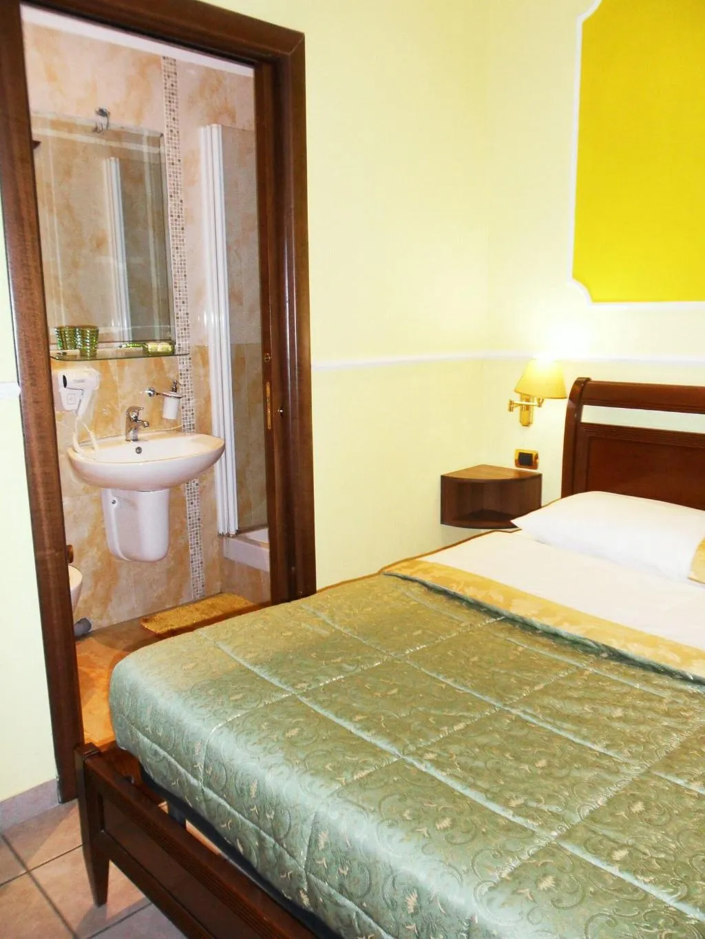 Room, Del Corso, Naples