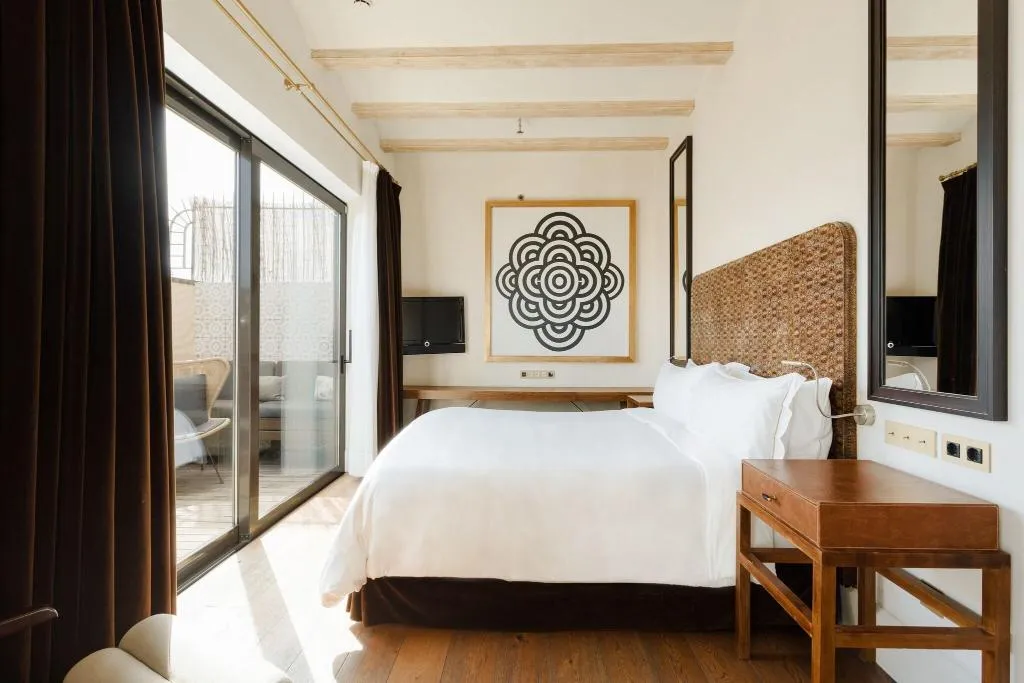DOUBLE SUPERIOR WITH PRIVATE POOL Room, Do: Placa Reial, Barcelona