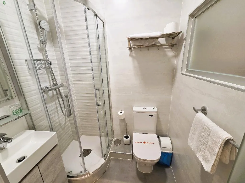 SINGLE STANDARD Room, Hostal Hispano-Argentino Gran Via, Madrid