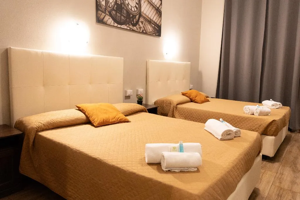 TRIPLE STANDARD Room, Hotel Golden Milano, Milan