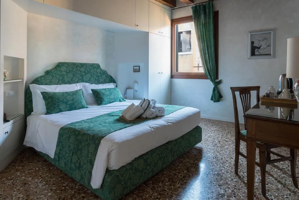 FAMILY ROOM STANDARD Room, Locanda Ai Santi Apostoli, Venice