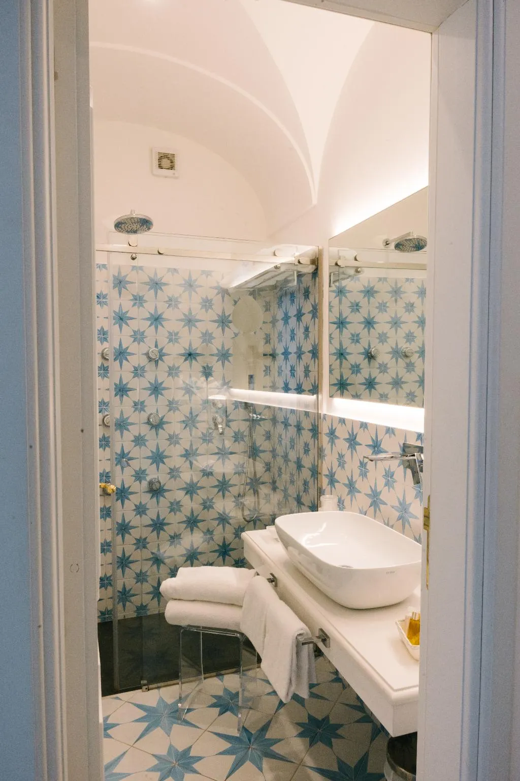 TRIPLE DELUXE SEA VIEW Room, Hotel Conca D'Oro, Naples