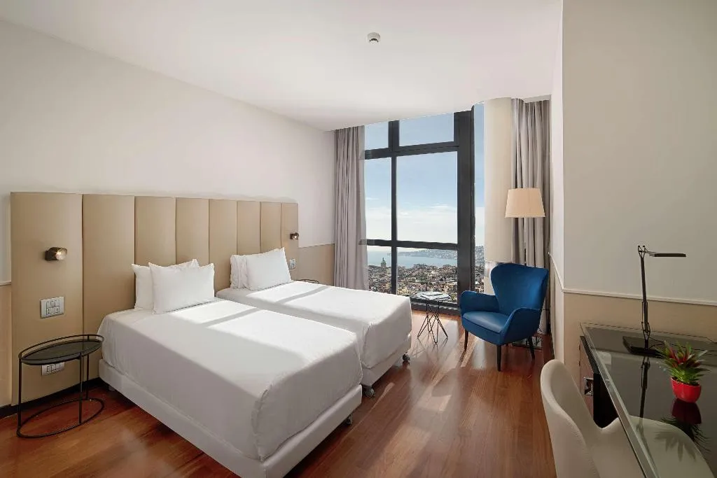 Room, NH Napoli Panorama, Naples