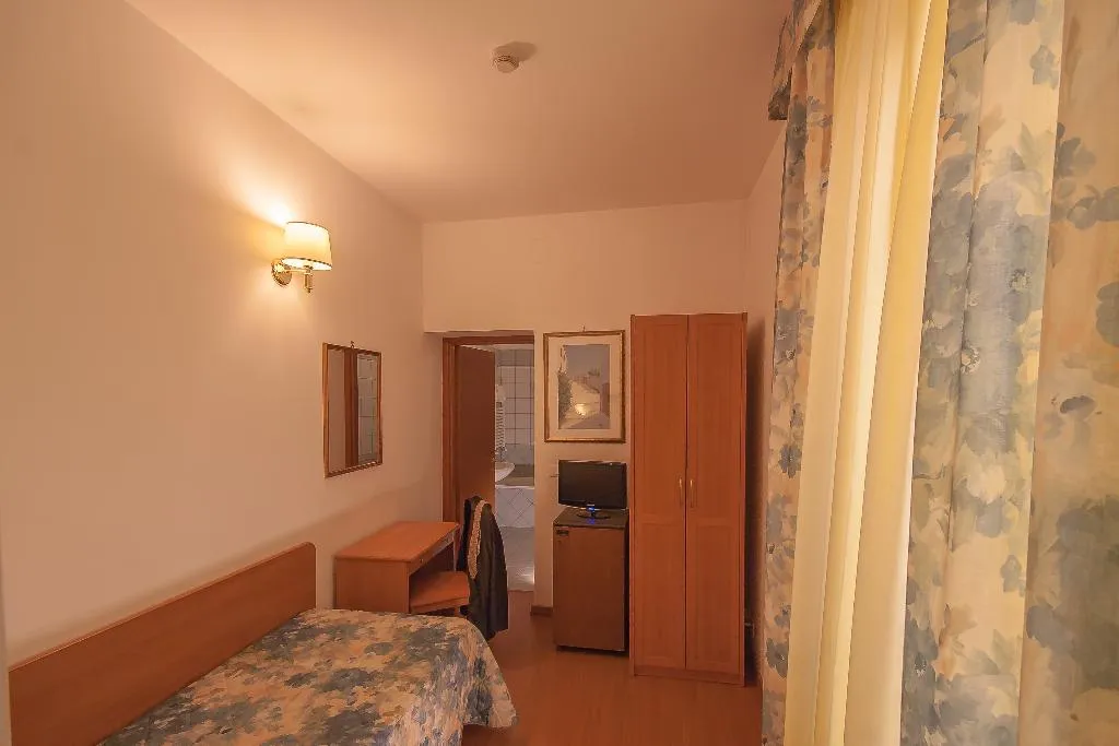SINGLE STANDARD Room, Tirreno, Rome