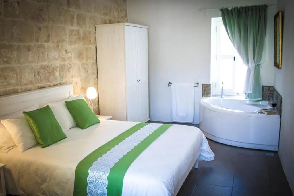 Room, Lemon Tree Bed & Breakfast by CX Collection, Malta
