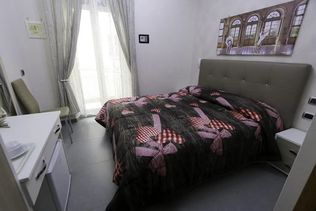 Room, Donn'Anna Bed & Breakfast, Naples