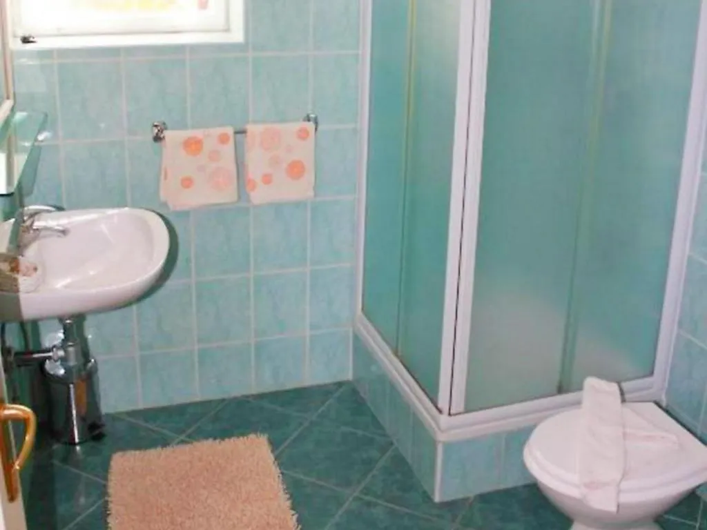 APARTMENT CAPACITY 5 Room, Olga, Split