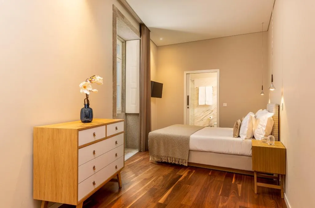 APARTMENT TWO BEDROOMS Room, Rs Porto Historic Center, Porto