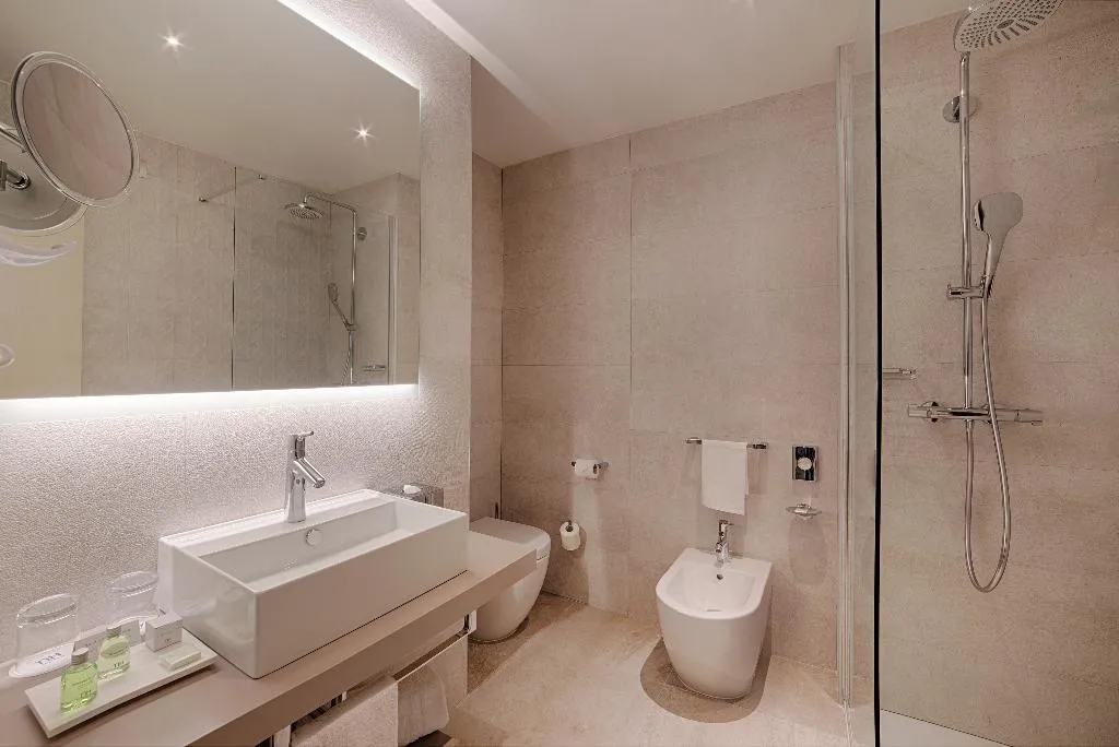 FAMILY ROOM CAPACITY 5 Room, NH Palermo, Palermo