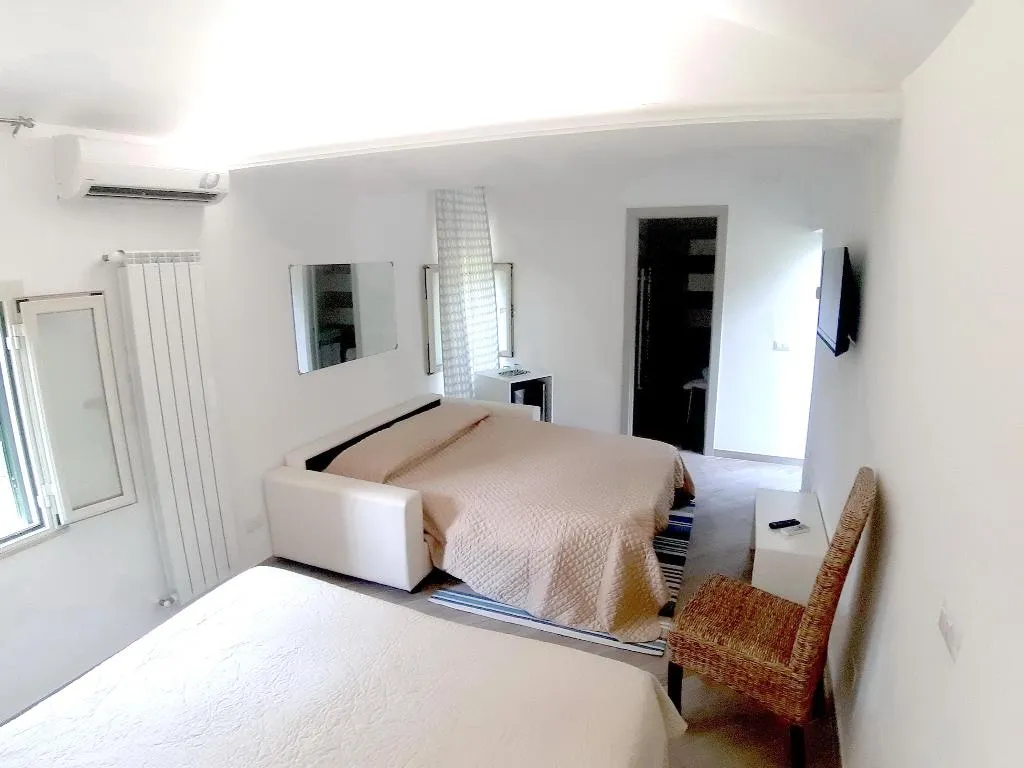 SUITE CAPACITY 3 Room, Esperidi Resort, Naples
