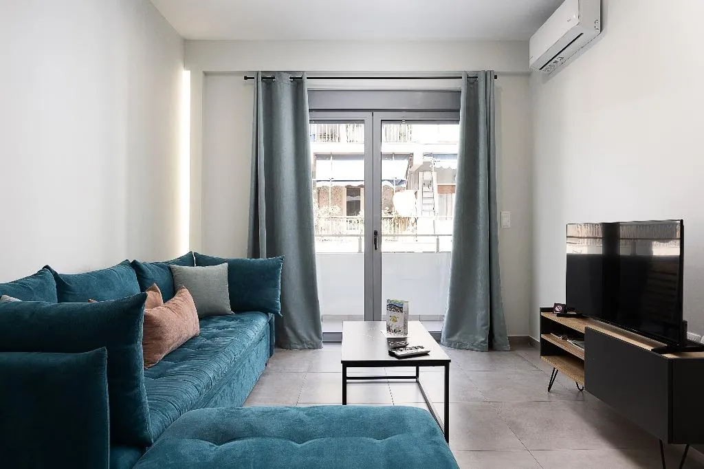 SUITE ONE BEDROOM WITH AIR CONDITIONING Room, Omnia Pagrati Apartments, Athens