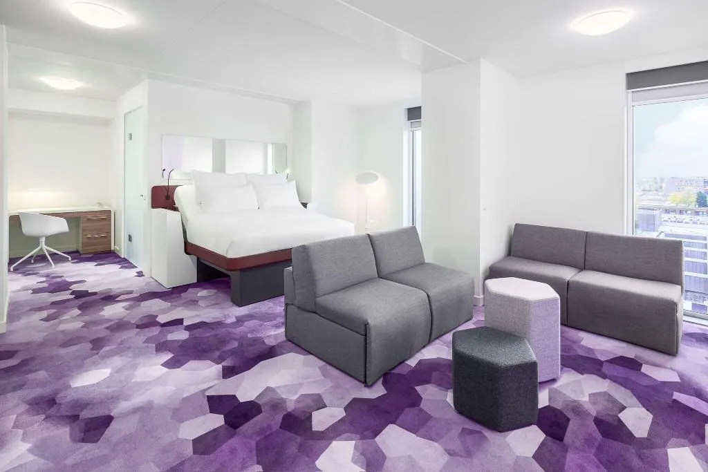 JUNIOR SUITE QUEEN SIZE BED Room, Yotel Amsterdam, Amsterdam