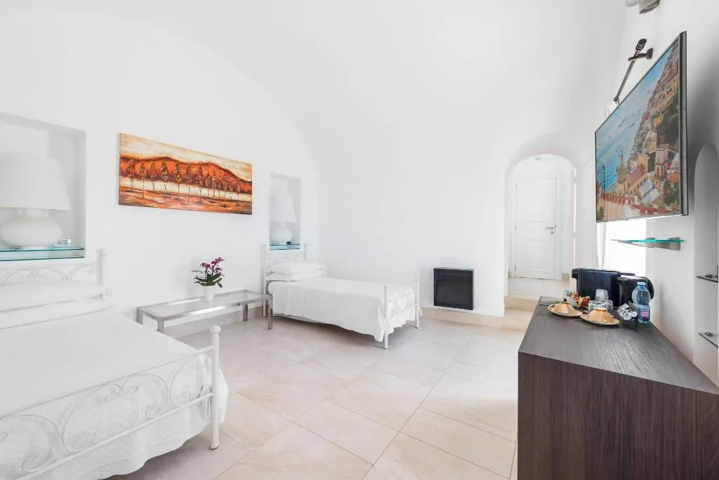 SUITE WITH PRIVATE POOL Room, Villa Magia, Naples