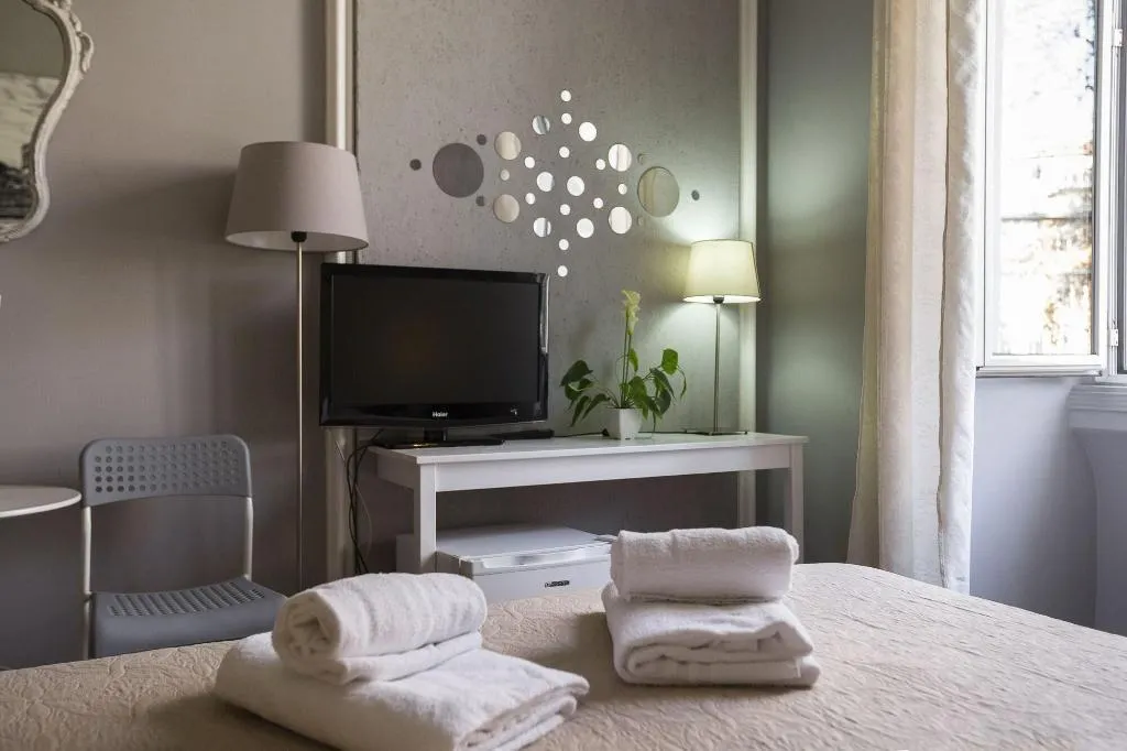 Room, Dulcis In Fundo, Rome