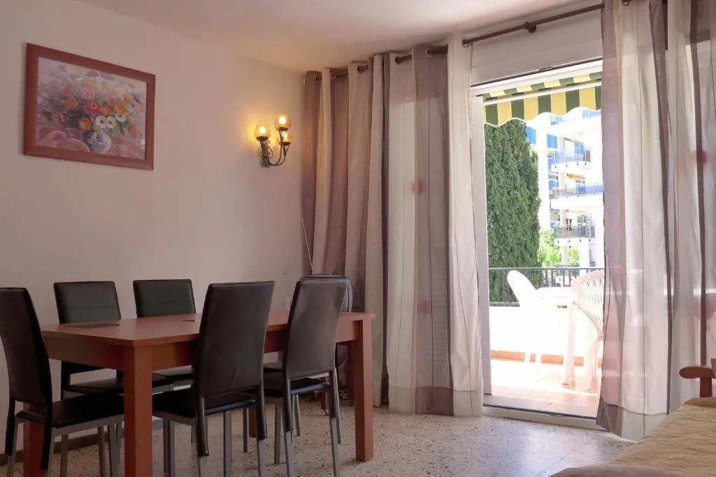 APARTMENT CAPACITY 6 THREE BEDROOM Room, Rentalmar Felix, Costa Dorada