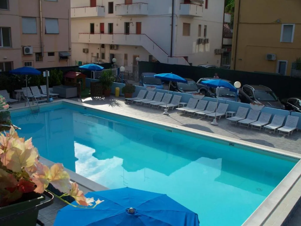 Pool, Portofino, Venice